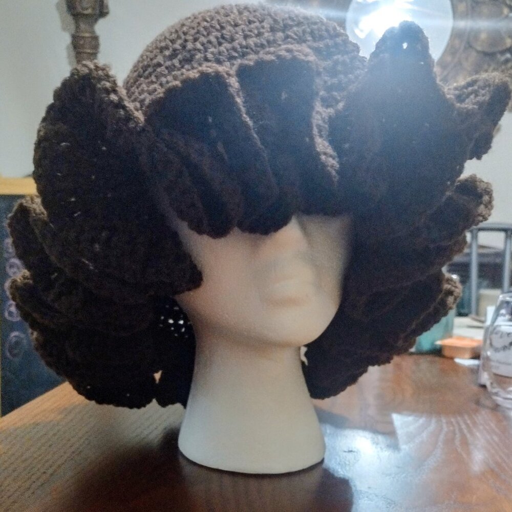 LARGE ruffle hat - Picture 2 of 5